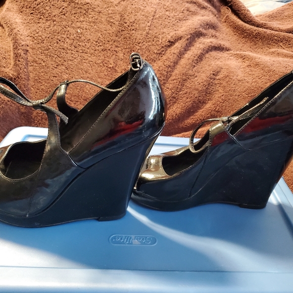 Heels - Picture 2 of 3